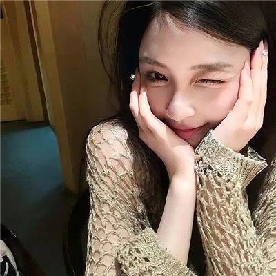 冰属性男子与酷酷女同事 海报